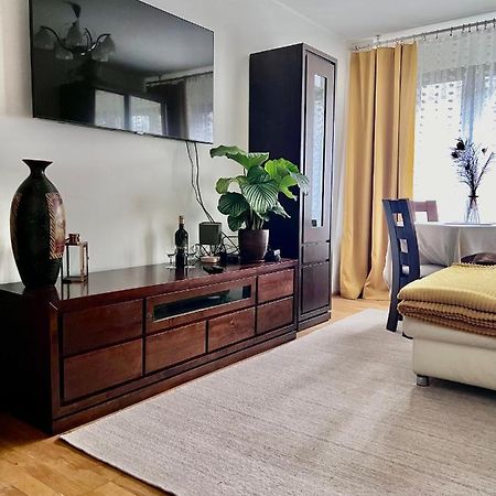 Yellow Apartment Airport Galeria Mokotow Netflix Varsó Kültér fotó