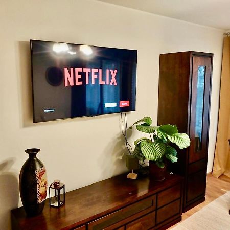 Yellow Apartment Airport Galeria Mokotow Netflix Varsó Kültér fotó