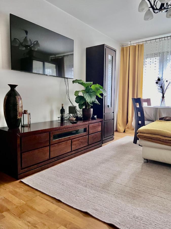 Yellow Apartment Airport Galeria Mokotow Netflix Varsó Kültér fotó