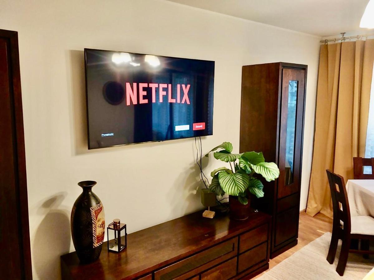Yellow Apartment Airport Galeria Mokotow Netflix Varsó Kültér fotó